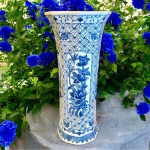 Large Vintage Chinoiserie / Chinese style Porcelain Vase